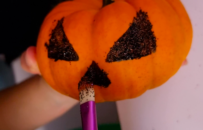 Une décoration Halloween à paillettes 100% DIY 🎃