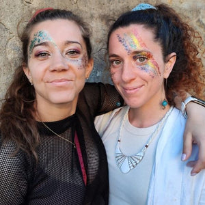 Les paillettes ça se partagent sans limite en duo, en trio, à l’infini… ! Avec qui veux-tu partager tes paillettes ? Tag ton/ta/tes BFF en commentaire
📸 Merci à @bourniiouf, @gomar_lv, @Artual_laura, Manon, @cro_quette, @ceciletaff, Carole, @marion_sheep, @jeanne_avl, @_littlesanflower pour vos photos et votre good vibe