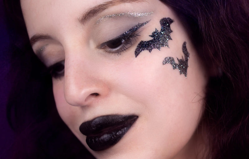 Maquillage vampire Halloween avec chauves-souris pailletées Mercredisco