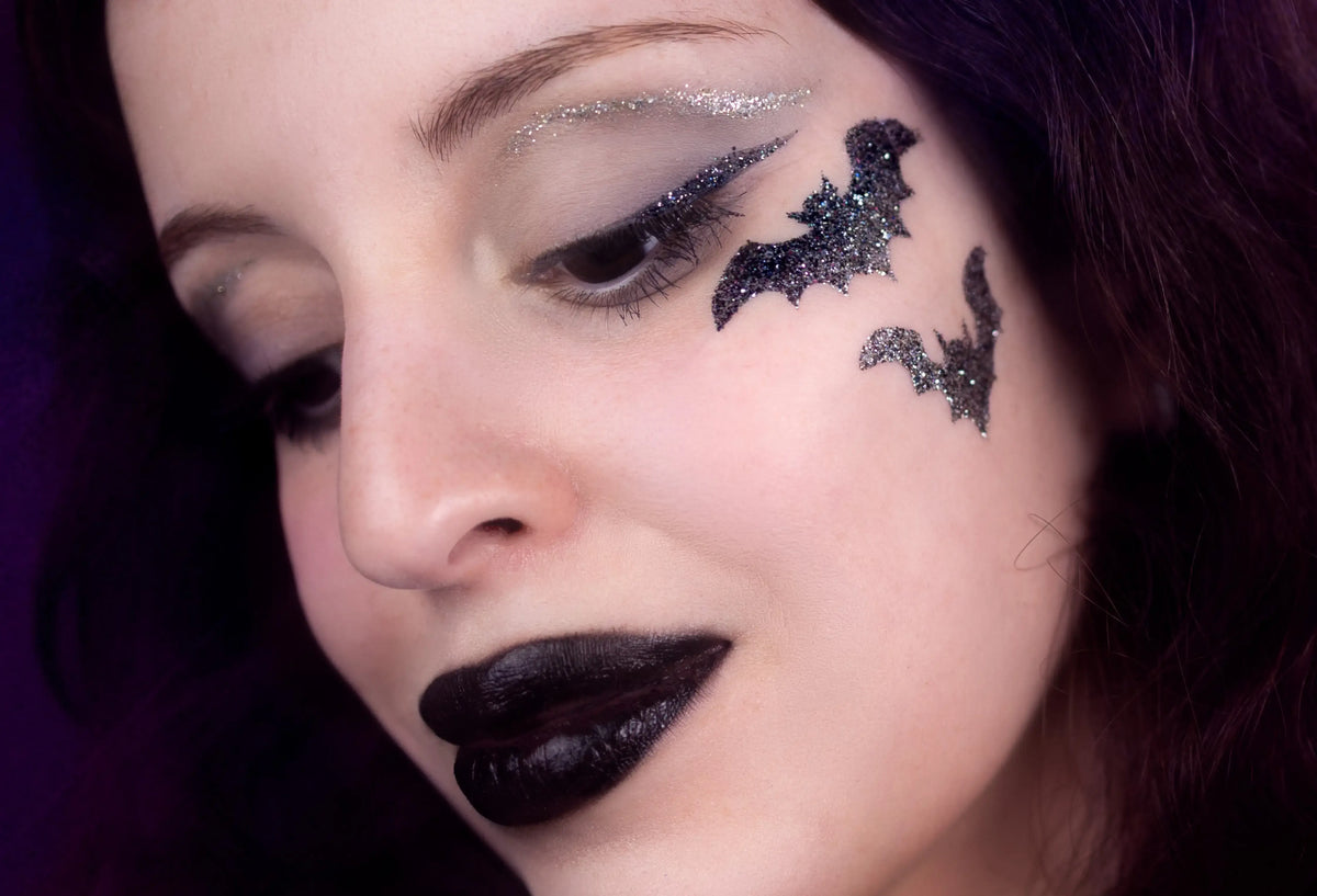 Maquillage vampire Halloween avec chauves-souris pailletées Mercredisco