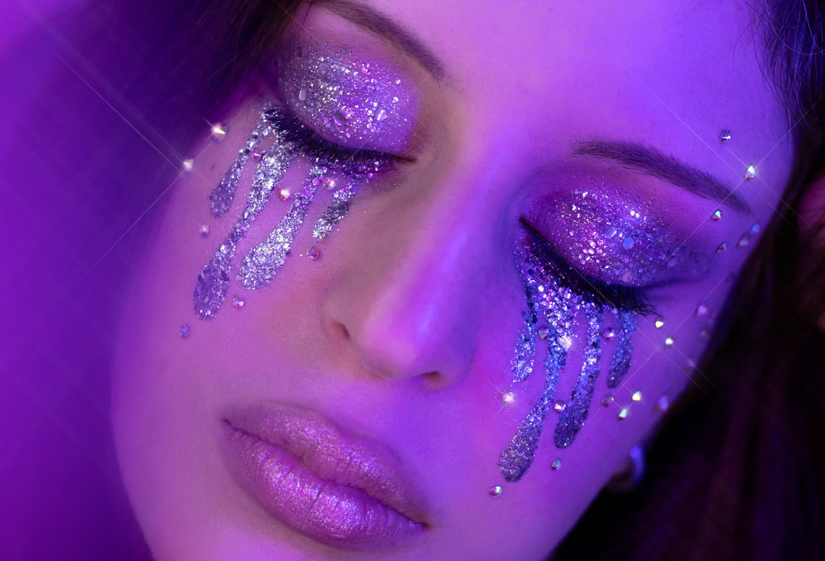 Larmes pailletées Pluie Violette et strass Nacré, inspiration Euphoria