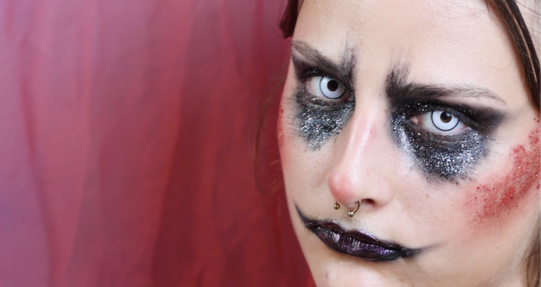 Tuto Halloween : Maquillage de zombie à paillettes 