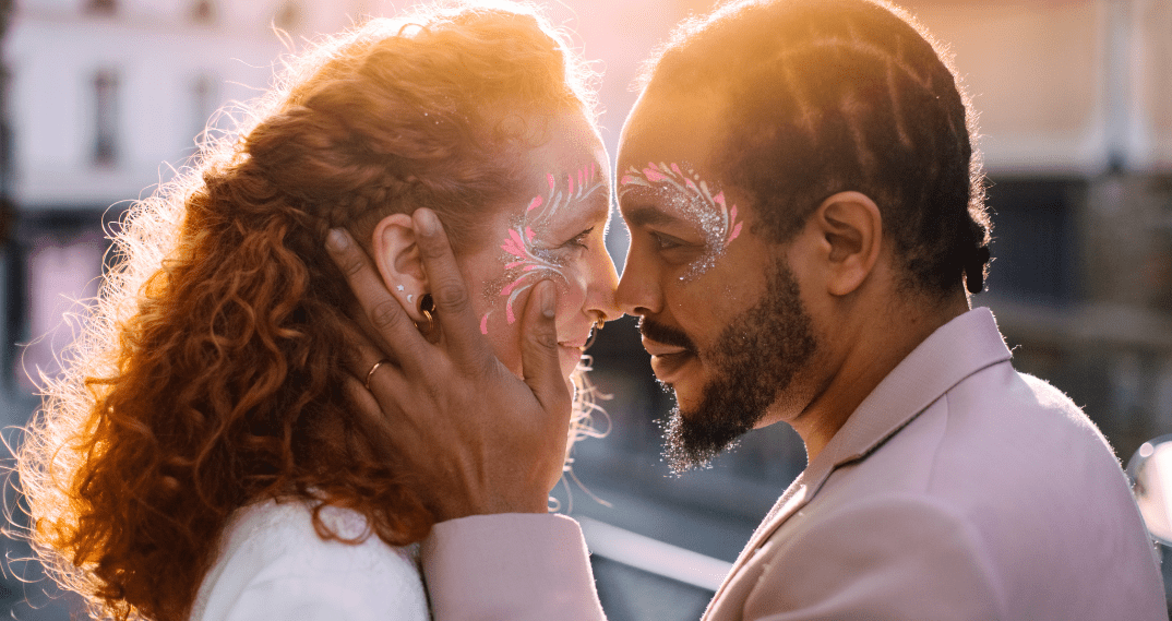 Osez un make-up pailleté à un mariage - Si Si La Paillette