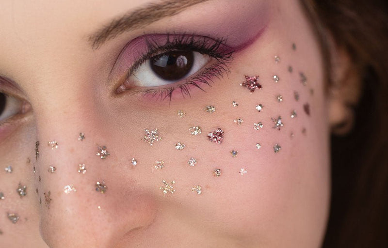 Taches de rousseur pailletées : la tendance maquillage festival (+ 5 tutos) - Si Si La Paillette