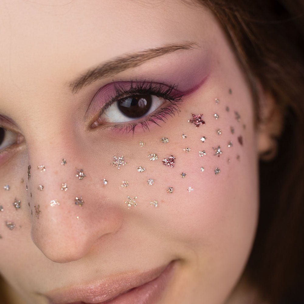 Taches de rousseur pailletées : la tendance maquillage festival (+ 5 tutos) - Si Si La Paillette
