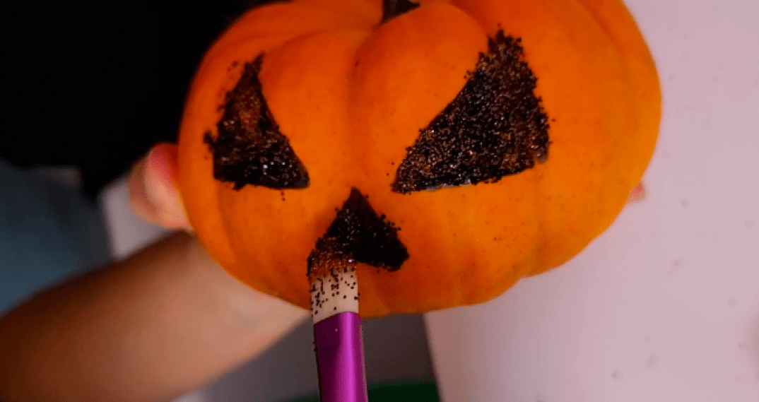 Une décoration Halloween à paillettes 100% DIY 🎃 - Si Si La Paillette