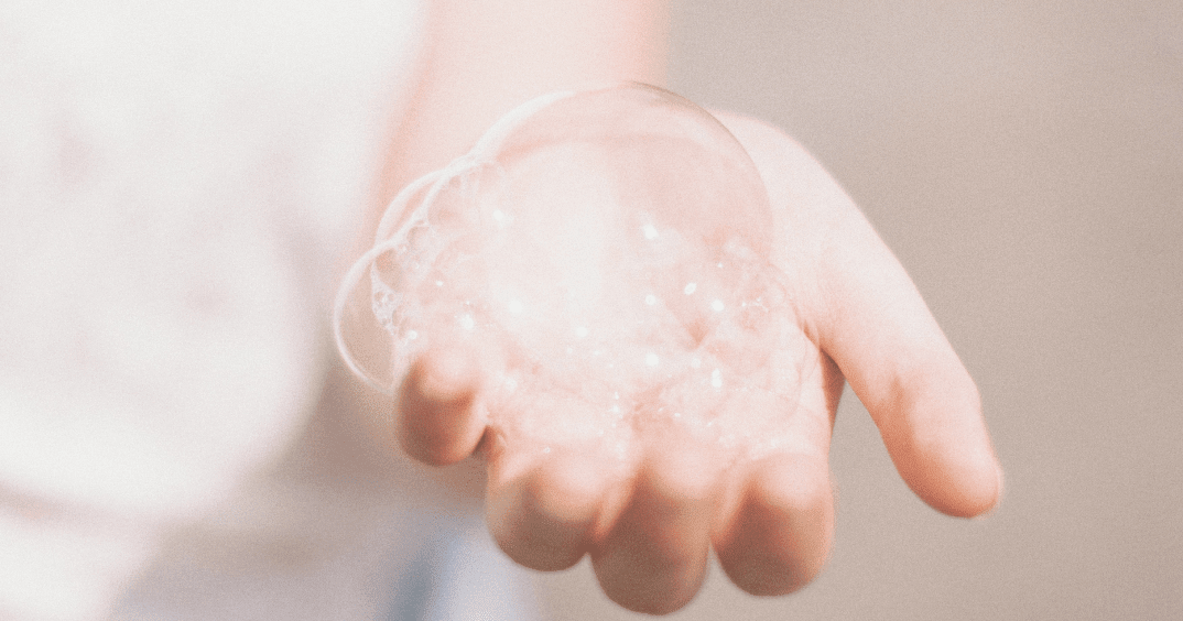 Nos astuces pour démaquiller facilement un make-up pailleté ✨ - Si Si La Paillette