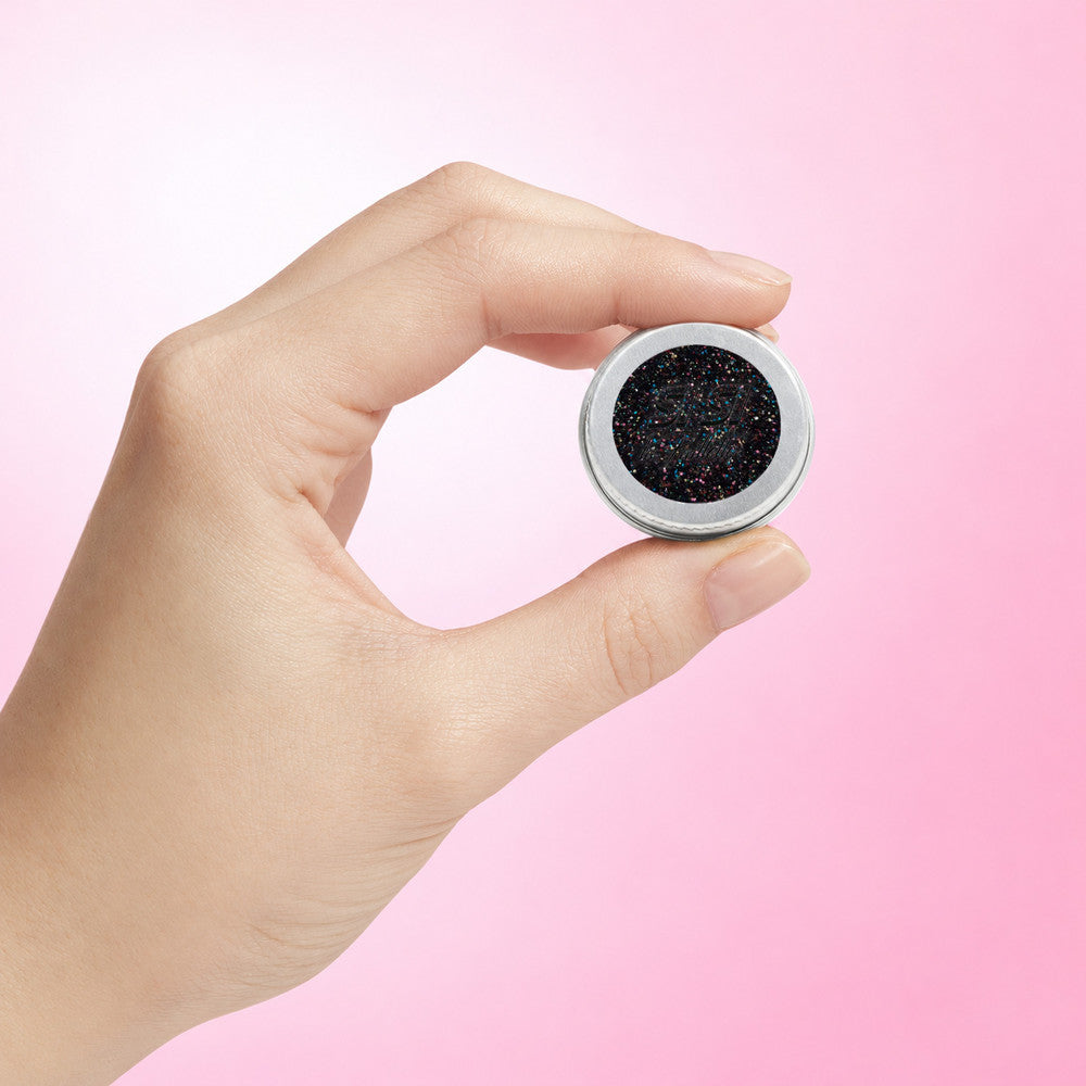 Paillettes Mercredisco — exemple de format du pot tenu en main