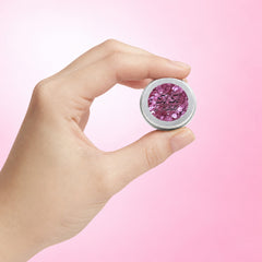 Paillettes Turfuchsia — pot tenu entre deux doigts pour visualiser son format