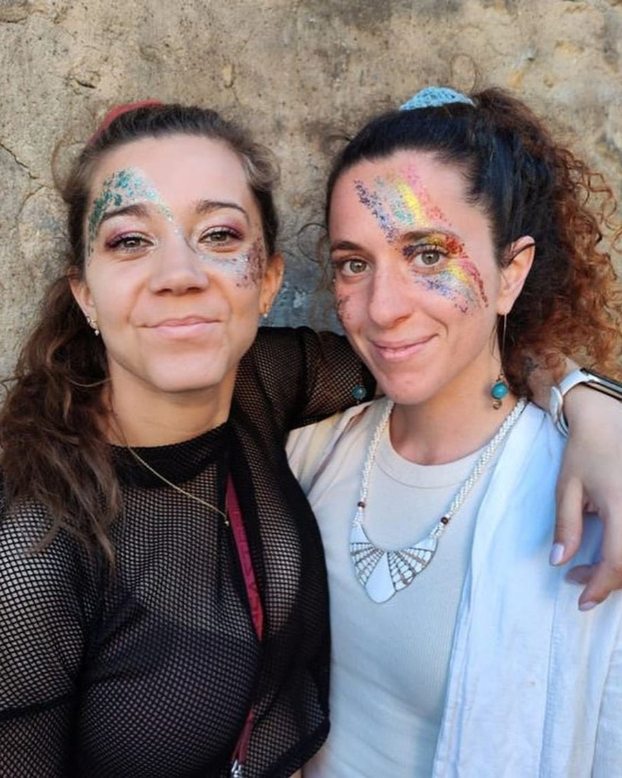 https://www.instagram.com/p/C9uwt8qCTWA/[SHARP-CAPTION]Les paillettes ça se partagent sans limite en duo, en trio, à l’infini… ! Avec qui veux-tu partager tes paillettes ? Tag ton/ta/tes BFF en commentaire

📸 Merci à @bourniiouf, @gomar_lv, @Artual_laura, Manon, @cro_quette, @ceciletaff, Carole, @marion_sheep, @jeanne_avl, @_littlesanflower pour vos photos et votre good vibe