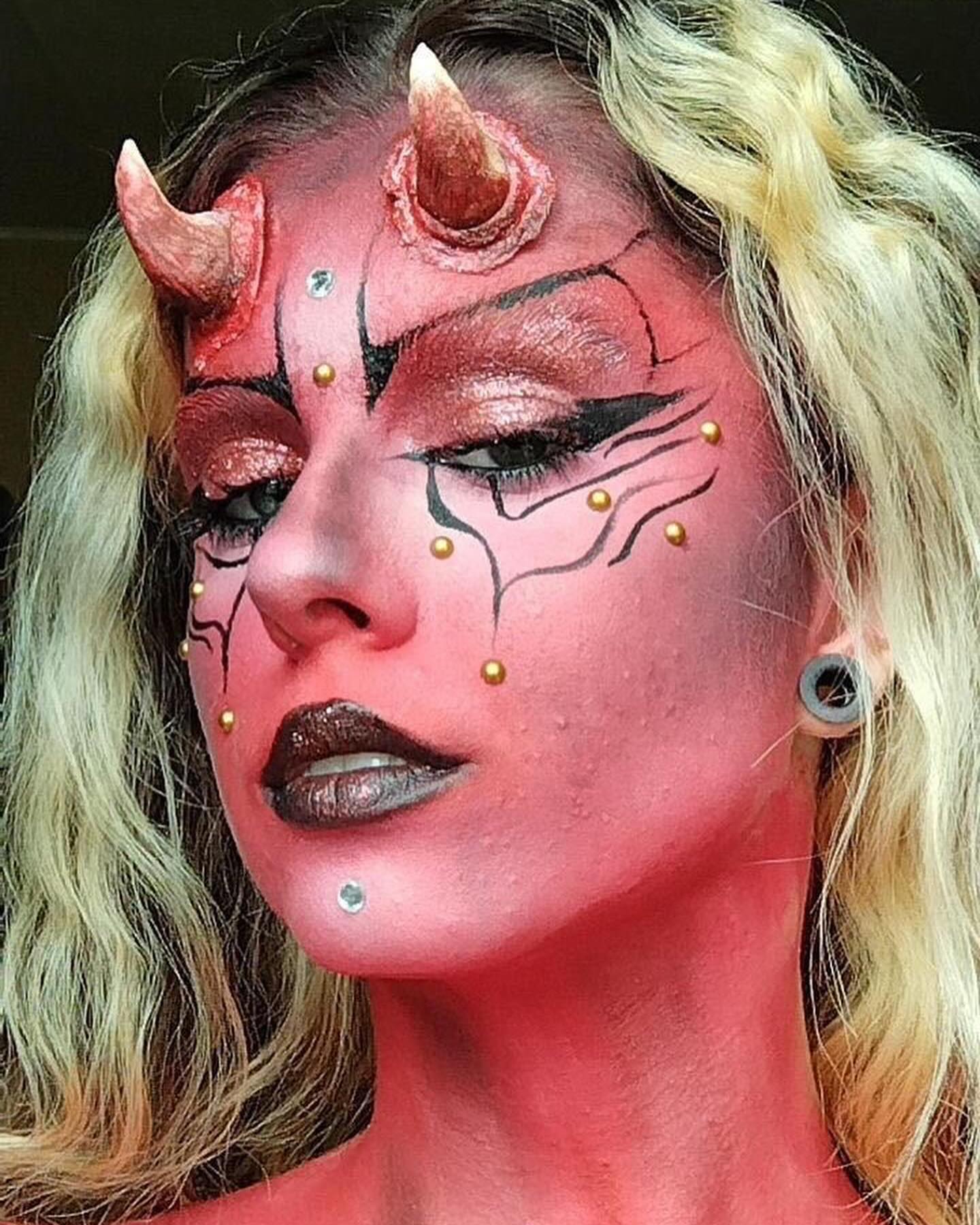 https://www.instagram.com/p/Cy7x9plC3Gp/[SHARP-CAPTION]Team ange 😇 ou team démon 😈 ? 
Nous, on a déjà choisi 😏

#makeup #makeuphalloween #halloween #demon #ange #angeoudemon #makeupinspiration #devil #devilmakeup