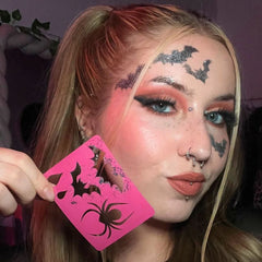 Mathilde — maquillage Halloween chauves-souris pailletées réalisé avec le pochoir Vampire