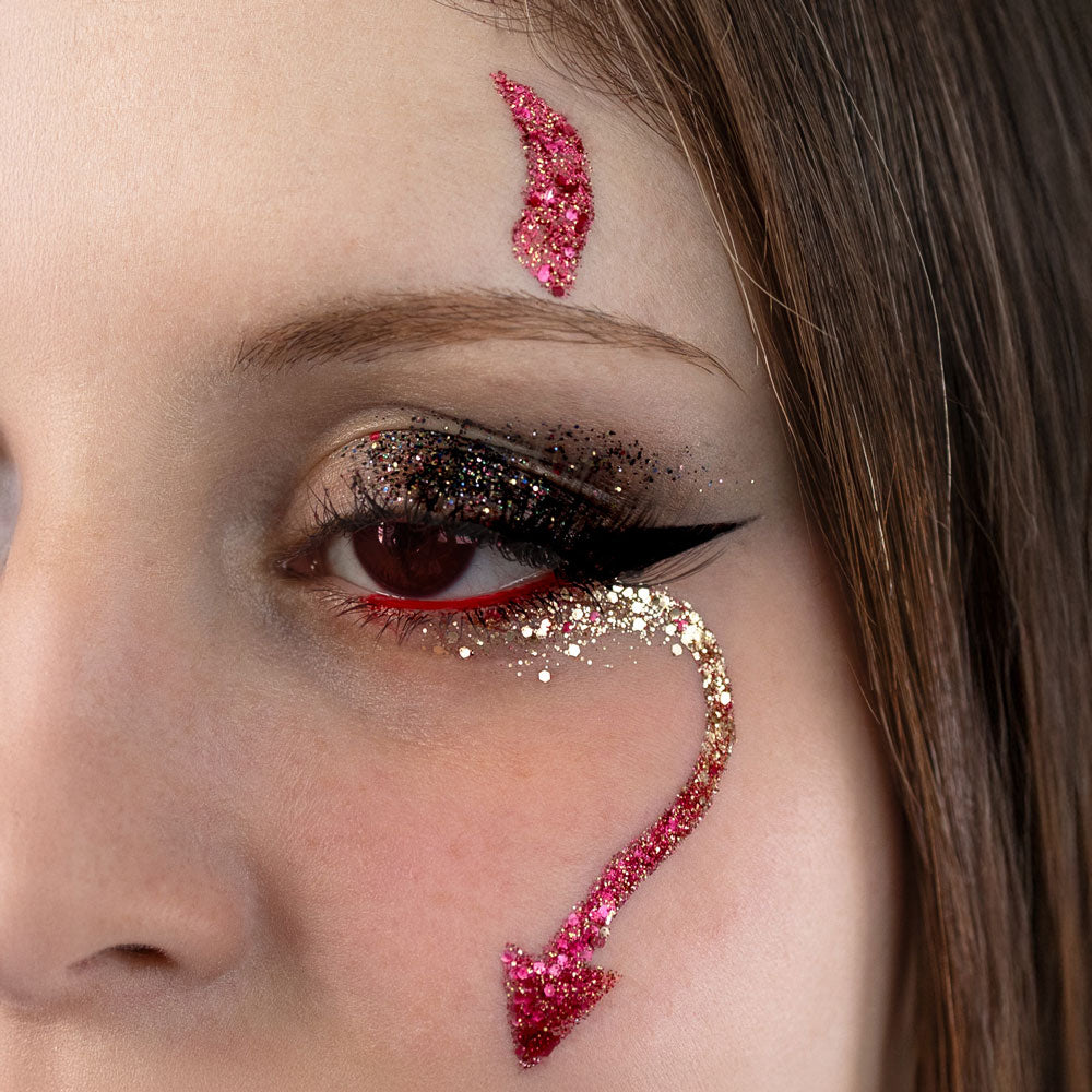 Détail du maquillage Halloween démon avec pochoir réutilisable