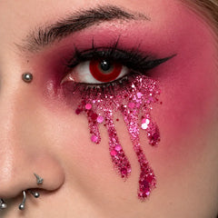 Maquillage Halloween de Mathilde : larmes pailletées roses et rouges Tagadamour au pochoir Larmes