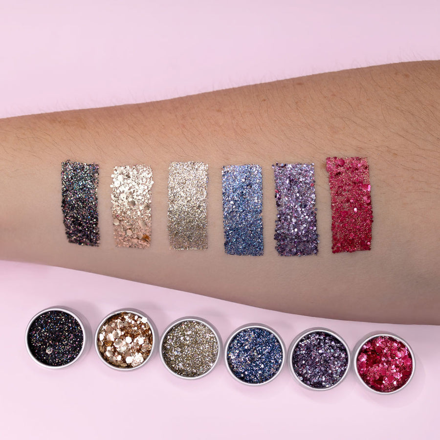 Swatch des 6 couleurs du kit paillettes Halloween sur bras à peau claire